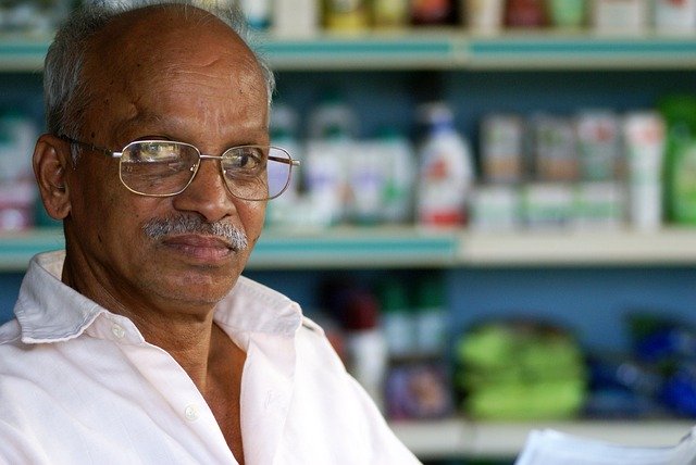 ດາວ​ໂຫຼດ​ຟຣີ Indian Man Pharmacy - ຮູບ​ພາບ​ຟຣີ​ຫຼື​ຮູບ​ພາບ​ທີ່​ຈະ​ໄດ້​ຮັບ​ການ​ແກ້​ໄຂ​ກັບ GIMP ອອນ​ໄລ​ນ​໌​ບັນ​ນາ​ທິ​ການ​ຮູບ​ພາບ​