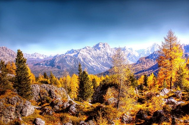 Téléchargement gratuit de Indian Summer Dolomites Alm - photo ou image gratuite à modifier avec l'éditeur d'images en ligne GIMP