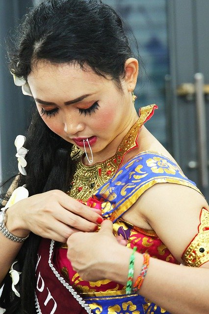 Téléchargement gratuit de Costumes traditionnels indonésiens - photo ou image gratuite à éditer avec l'éditeur d'images en ligne GIMP