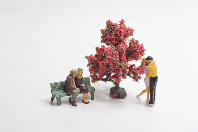 Free download in love couples miniature figures free picture to be edited with GIMP free online image editor