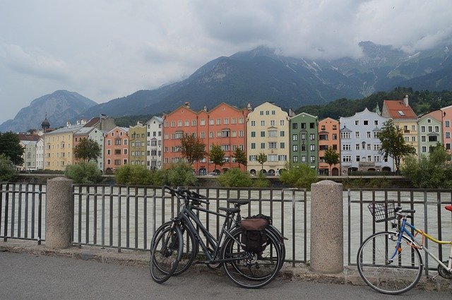 Scarica gratuitamente la facciata della città di Innsbruck: foto o immagini gratuite da modificare con l'editor di immagini online GIMP