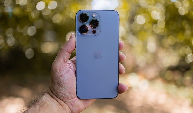 Free download iphone 13 smartphone technology free picture to be edited with GIMP free online image editor