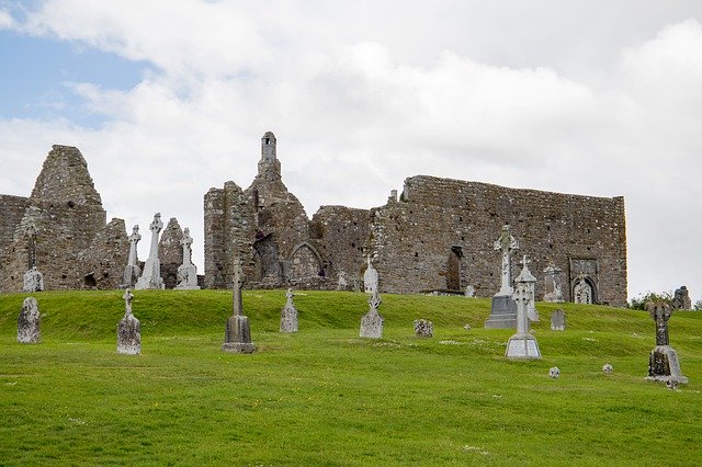 Descarga gratuita Ireland Monastery Building - foto o imagen gratuita para editar con el editor de imágenes en línea GIMP