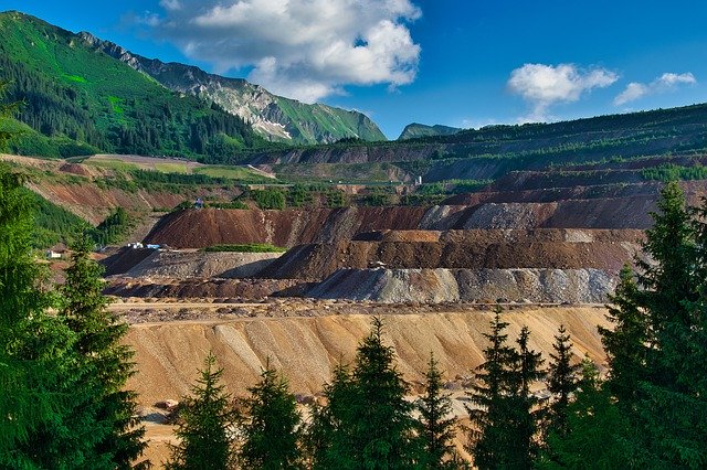 ดาวน์โหลดฟรี Iron Ore Mountains Outlook - รูปถ่ายหรือรูปภาพฟรีที่จะแก้ไขด้วยโปรแกรมแก้ไขรูปภาพออนไลน์ GIMP