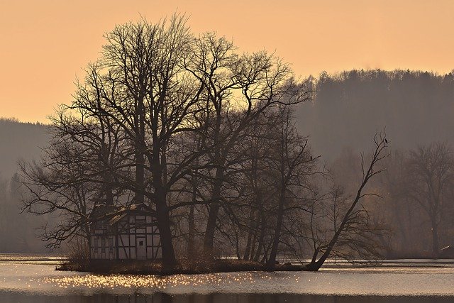 Kostenloser Download Insel See Sonnenuntergang Natur Haus kostenloses Bild zur Bearbeitung mit GIMP kostenloser Online-Bildbearbeitung