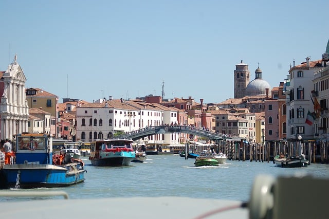 Bezpłatne pobieranie bezpłatnego zdjęcia łodzi w Wenecji włochy do edycji za pomocą bezpłatnego edytora obrazów online GIMP