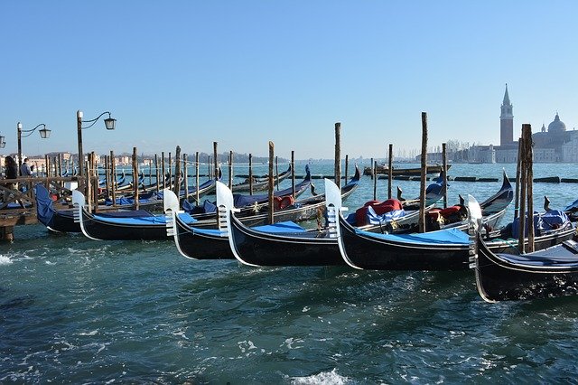 Descarga gratuita Italy Venice Boats - foto o imagen gratuita para editar con el editor de imágenes en línea GIMP