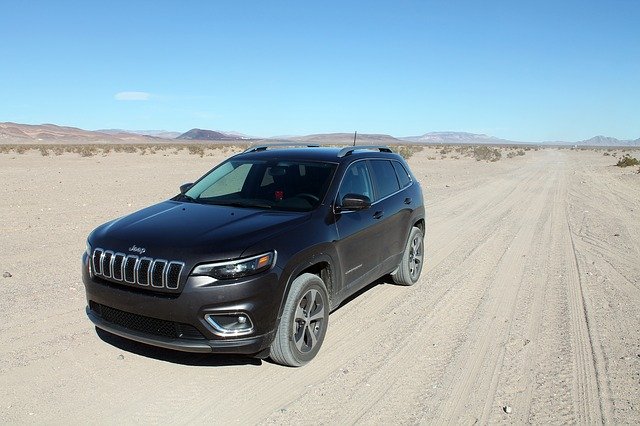 Unduh gratis Jeep Cherokee Desert - foto atau gambar gratis untuk diedit dengan editor gambar online GIMP