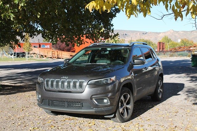 Téléchargement gratuit de Jeep Suv Cherokee - photo ou image gratuite à éditer avec l'éditeur d'images en ligne GIMP