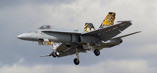 Unduh gratis Jet Aircraft F-18 - foto atau gambar gratis untuk diedit dengan editor gambar online GIMP