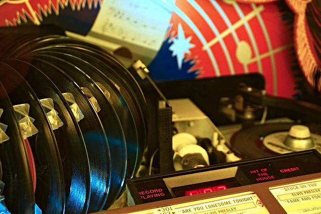Kostenloser Download von Jukebox-Vinyl-Schallplatten. Swing-freies Bild, das mit dem kostenlosen Online-Bildeditor GIMP bearbeitet werden kann