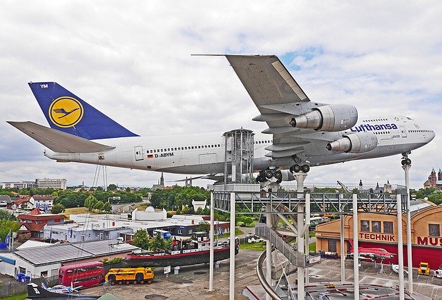 Gratis download jumbo jet Boeing 747 lufthansa gratis foto om te bewerken met GIMP gratis online afbeeldingseditor