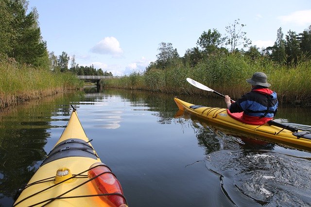 Descărcare gratuită Tur de canotaj cu caiac canoe - fotografie sau imagine gratuită pentru a fi editată cu editorul de imagini online GIMP