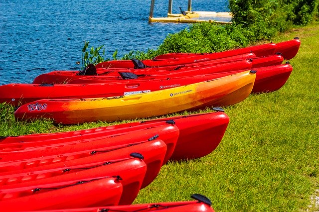 Unduh gratis Kayaks Lake Canoe - foto atau gambar gratis untuk diedit dengan editor gambar online GIMP