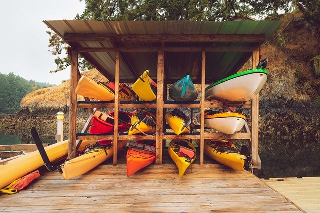 Unduh gratis Kayaks Shed Stack - foto atau gambar gratis untuk diedit dengan editor gambar online GIMP