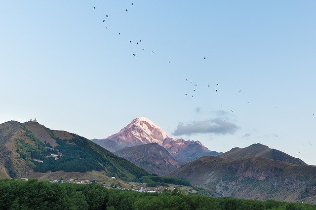 Descărcare gratuită Kazbek Georgia Caucasus - fotografie sau imagini gratuite pentru a fi editate cu editorul de imagini online GIMP