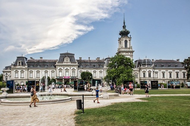 Descărcare gratuită Keszthely Castle Festetics Hungary - fotografie sau imagine gratuită pentru a fi editată cu editorul de imagini online GIMP