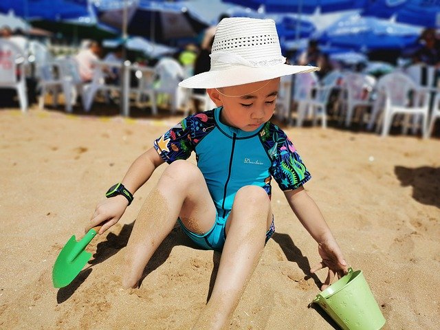 免费下载儿童海滩阳光 - 使用 GIMP 在线图像编辑器编辑的免费照片或图片