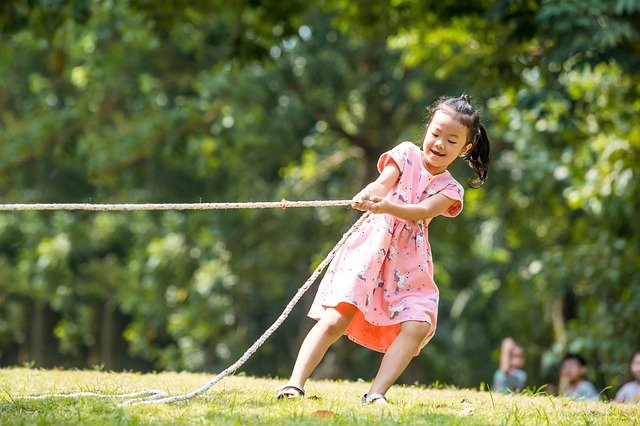 Бесплатная загрузка Kids Play Pull The Cord - бесплатное фото или изображение для редактирования с помощью онлайн-редактора изображений GIMP