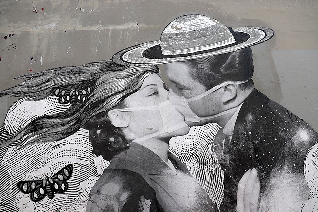 Free download kiss covid 19 face mask love free picture to be edited with GIMP free online image editor