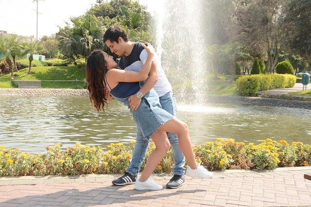 Tải xuống miễn phí Kiss Park Couple - ảnh hoặc ảnh miễn phí được chỉnh sửa bằng trình chỉnh sửa ảnh trực tuyến GIMP