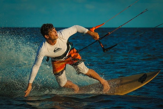 Bezpłatne pobieranie Kitesurfing Kite Boarding Beach - bezpłatne zdjęcie lub obraz do edycji za pomocą internetowego edytora obrazów GIMP