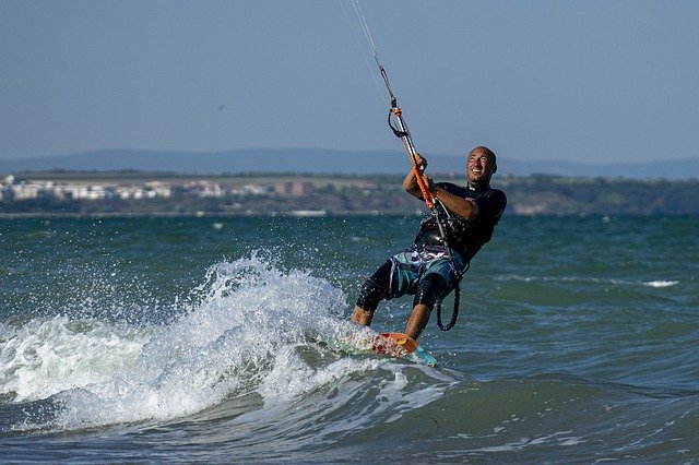 Download gratuito Kite Surf Sea - foto o immagine gratuita da modificare con l'editor di immagini online di GIMP