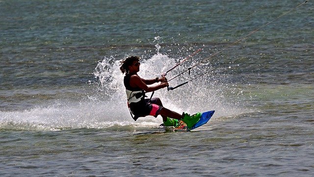 Libreng download Kite Water Skiing Sports - libreng larawan o larawan na ie-edit gamit ang GIMP online na editor ng imahe