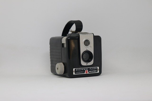 무료 다운로드 Kodak Brownie With Flash Vintage - 무료 사진 또는 김프 온라인 이미지 편집기로 편집할 사진