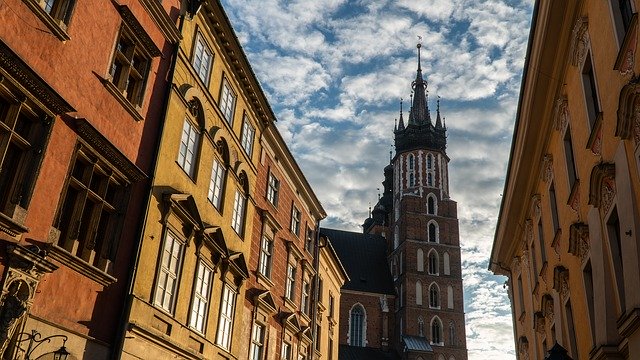 Muat turun percuma Kraków The Background Building And - foto atau gambar percuma untuk diedit dengan editor imej dalam talian GIMP