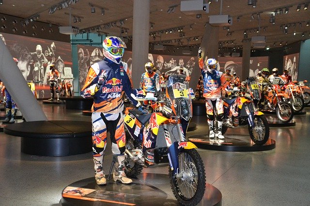 Descărcare gratuită Ktm Red Bull Moto Hall - fotografie sau imagine gratuită pentru a fi editată cu editorul de imagini online GIMP