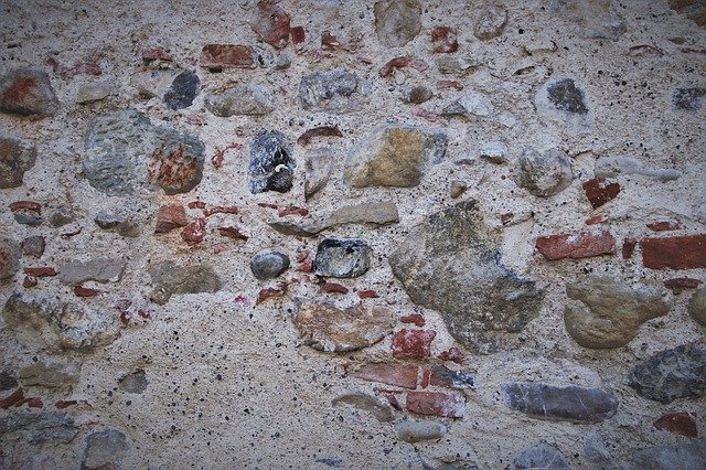 Bezpłatne pobieranie Kamień ścienny z jeziora Dusia - bezpłatne zdjęcie lub obraz do edycji za pomocą internetowego edytora obrazów GIMP
