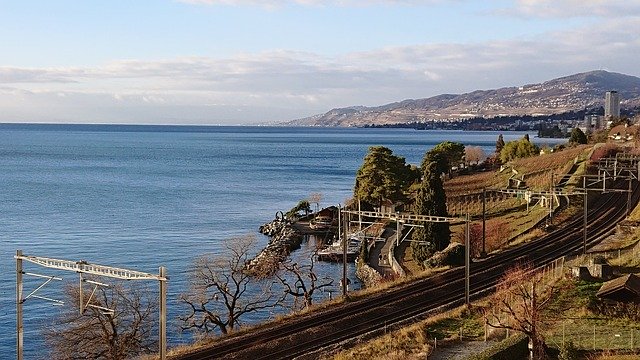 Descărcare gratuită Lake Geneva Veytaux - fotografie sau imagine gratuită pentru a fi editată cu editorul de imagini online GIMP