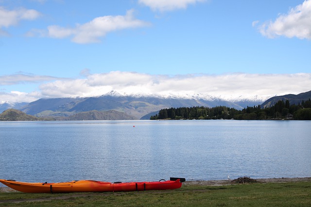 Descarga gratuita de kayak en el lago, nueva zelanda, imagen gratuita del lago wanaka para editar con el editor de imágenes en línea gratuito GIMP