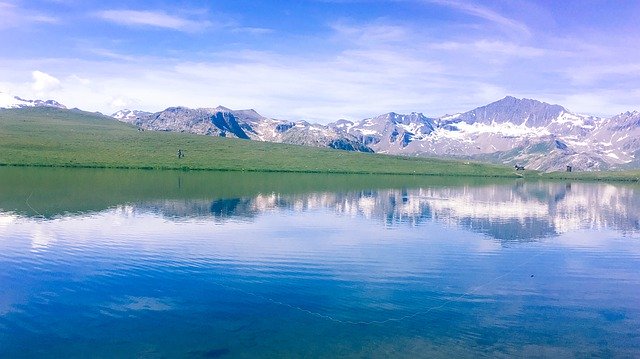 Descărcare gratuită Lake Mountain Good Looking - fotografie sau imagini gratuite pentru a fi editate cu editorul de imagini online GIMP