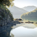 Lake next to rocky mountains  screen for extension Chrome web store in OffiDocs Chromium