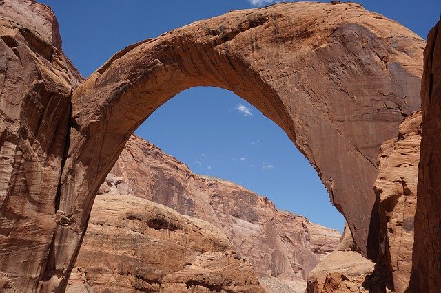 Descărcare gratuită Lake Powell Arch Arizona - fotografie sau imagini gratuite pentru a fi editate cu editorul de imagini online GIMP