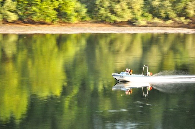 무료 다운로드 Lake River Boat - 무료 사진 또는 김프 온라인 이미지 편집기로 편집할 사진