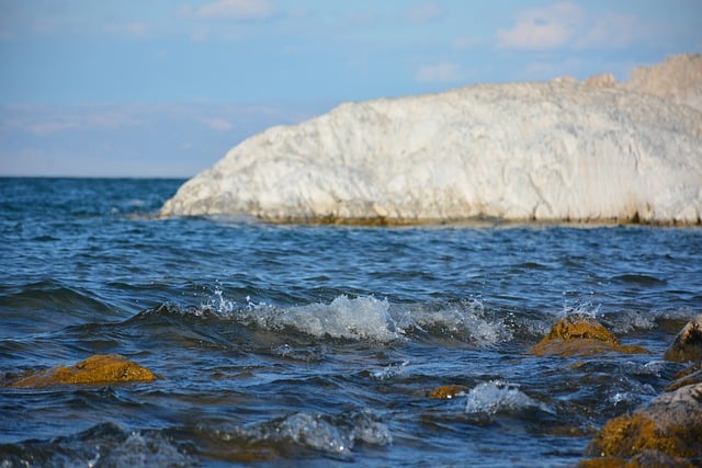 Download grátis imagem de ondas de paisagem de formação rochosa de lago grátis para ser editada com o editor de imagens on-line gratuito GIMP