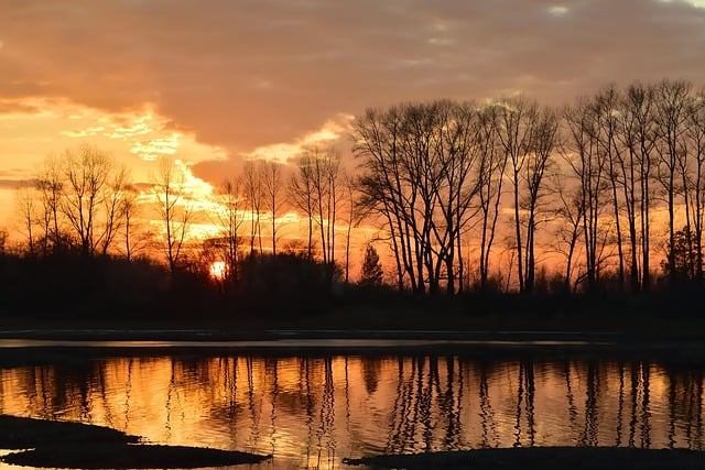 Descărcare gratuită lac apus de soare seară râu nor poză gratuită pentru a fi editată cu editorul de imagini online gratuit GIMP