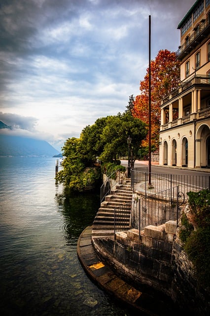 Scarica gratuitamente gli alberi del lago, i gradini del lago di Como, un'immagine gratuita da modificare con l'editor di immagini online gratuito GIMP