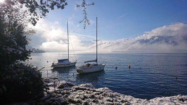 Descărcați gratuit șablonul foto gratuit Lake Winter Boat pentru a fi editat cu editorul de imagini online GIMP