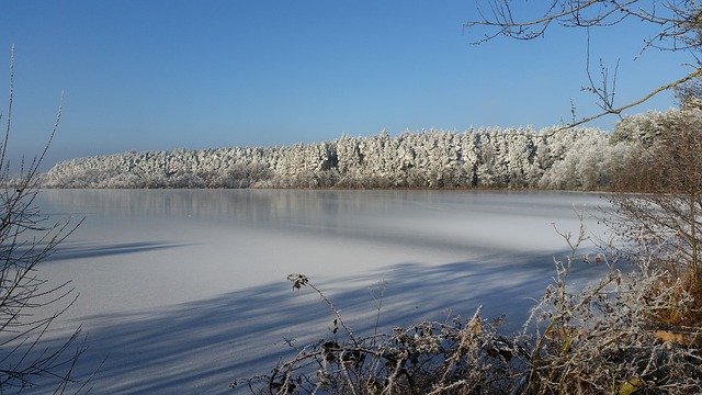 Descărcare gratuită Lake Winter Frozen - fotografie sau imagini gratuite pentru a fi editate cu editorul de imagini online GIMP