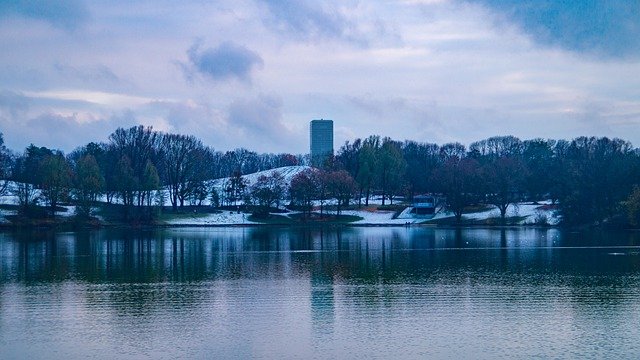 Bezpłatne pobieranie zima jezioro o2 wieża w Monachium darmowe zdjęcie do edycji za pomocą bezpłatnego edytora obrazów online GIMP