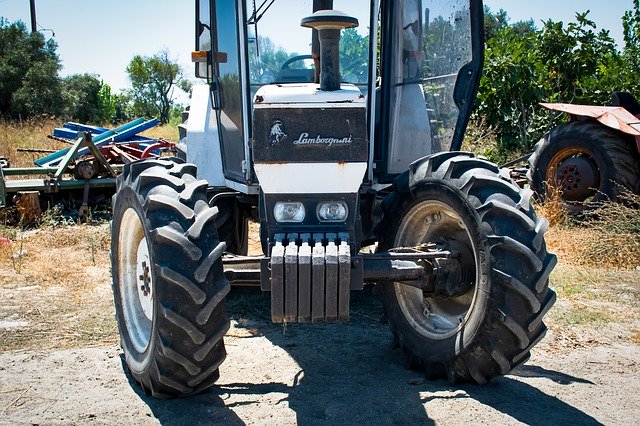 Gratis download Lamborghini Tractor Machine - gratis foto of afbeelding om te bewerken met GIMP online afbeeldingseditor