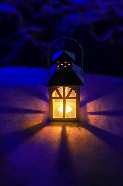 Descarga gratuita Lamp Warm Colors Night Light: foto o imagen gratuita para editar con el editor de imágenes en línea GIMP