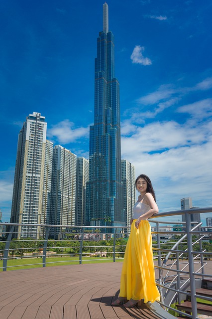 Téléchargement gratuit de l'image gratuite Landmark 81 Lovely Dress People à éditer avec l'éditeur d'images en ligne gratuit GIMP