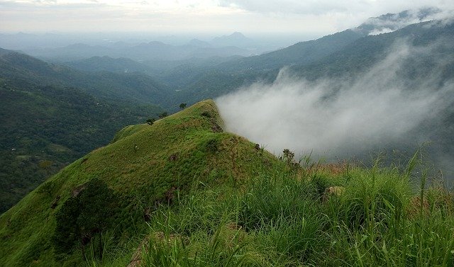 Unduh gratis Landscape Green Mountains - foto atau gambar gratis untuk diedit dengan editor gambar online GIMP