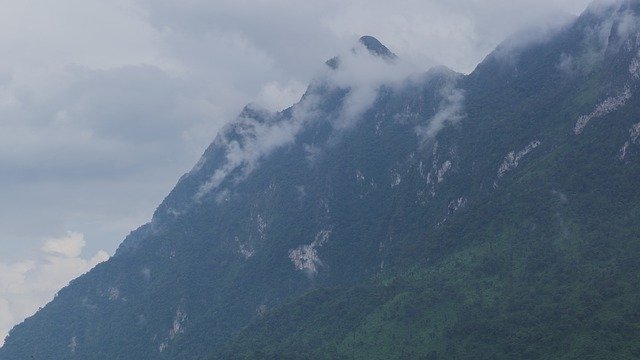 Unduh gratis Landscape Mountains Hills - foto atau gambar gratis untuk diedit dengan editor gambar online GIMP