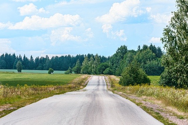 Muat turun percuma Landscape Road Field - foto atau gambar percuma untuk diedit dengan editor imej dalam talian GIMP